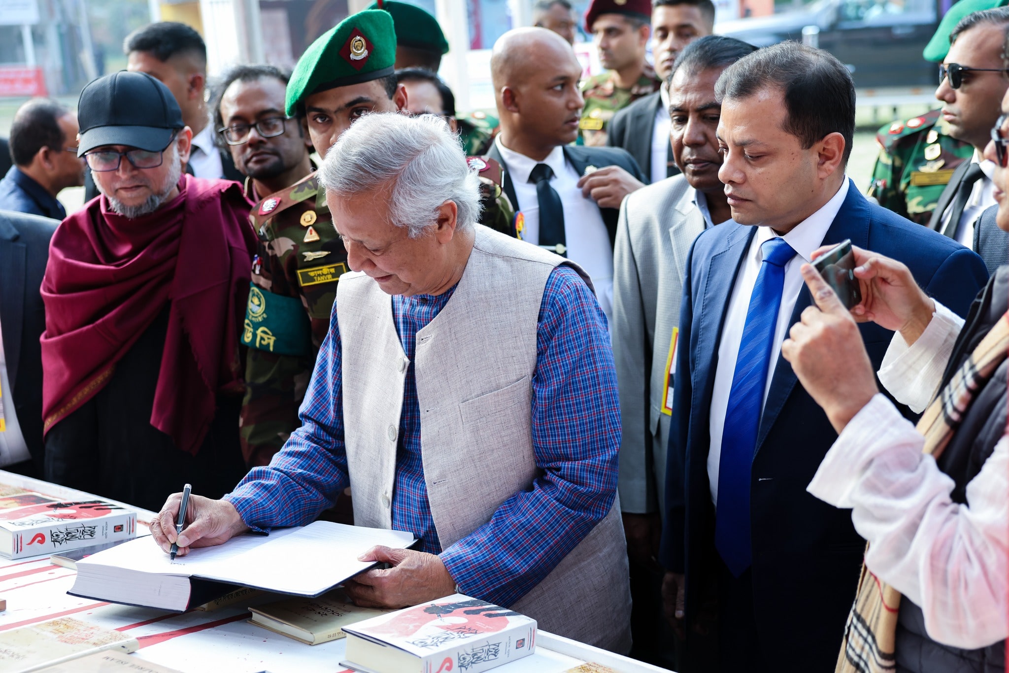 স্লাইড ৮